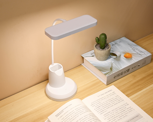 Stylé contrôle tactile lampe de table de recharge moderne en image Palette de couleurs parfaite