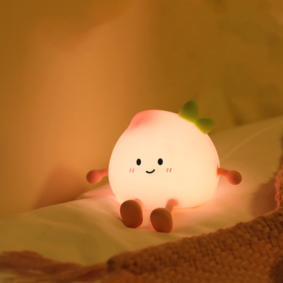 2024 Nouveau luminaire de nuit créatif en forme de pêche Lumière de bureau douce silicone 7 couleurs changeantes soins oculaires Lumière de nuit pour enfants Cadeaux