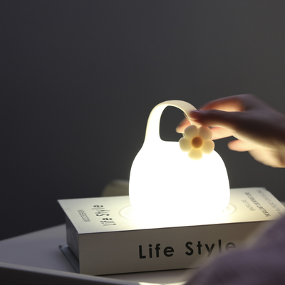 Logo personnalisé Portable Contrôle tactile à applaudissements LED Nuit de lumière Nouveau design cadeau d'anniversaire Chambre à coucher Silicone Atmosphère USB rechargeable