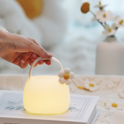 Lampe de table LED blanche chaude pour la chambre à coucher