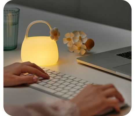 Lampe de table LED blanche chaude pour la chambre à coucher