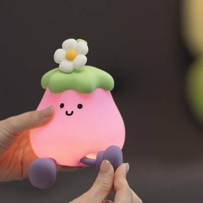 Fabrique en gros Cartoon Soft Silicone LED Nuit Lumières mignonnes Petites Aubergines Lampes de chevet Portable USB Rechargeable Lumières de chambre à coucher
