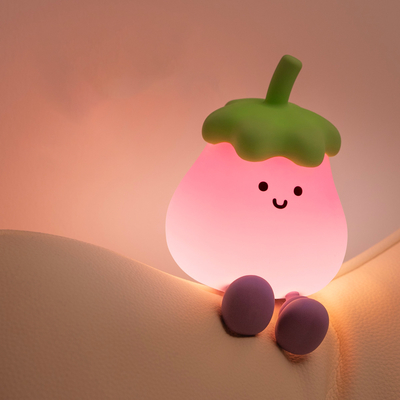 Fabrique en gros Cartoon Soft Silicone LED Nuit Lumières mignonnes Petites Aubergines Lampes de chevet Portable USB Rechargeable Lumières de chambre à coucher