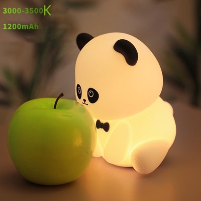 Messieurs, la lumière nocturne Panda est une lampe de bureau à LED.