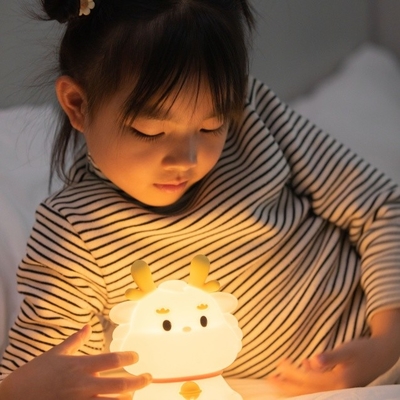 LED USB Rechargeable Dimming Dragon Touch Cartoon Décoration de chambre à coucher mignonne Sofa de bébé en silicone Lampe de table de nuit