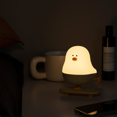 Modern Rechargeable LED planche à roulettes poulet lampe de nuit ABS décor de bureau de chambre à coucher avec le pouvoir tactile cadeau de vacances pour les dormeurs