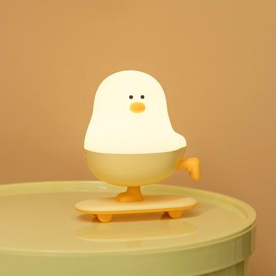 Modern Rechargeable LED planche à roulettes poulet lampe de nuit ABS décor de bureau de chambre à coucher avec le pouvoir tactile cadeau de vacances pour les dormeurs