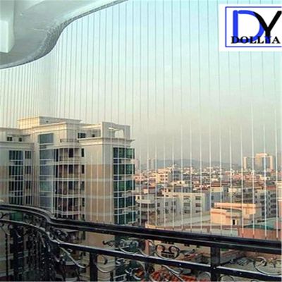 Grille invisible au balcon avec vue dégagée, capacité de charge de 100 kg et écart de fil de 5 cm