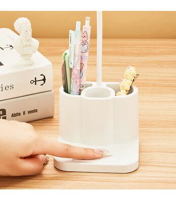 Lampe de table LED de salle d'étude Conçue pour améliorer l'ambiance de la chambre à coucher Offrant une construction et un éclairage durables avec un emballage compact