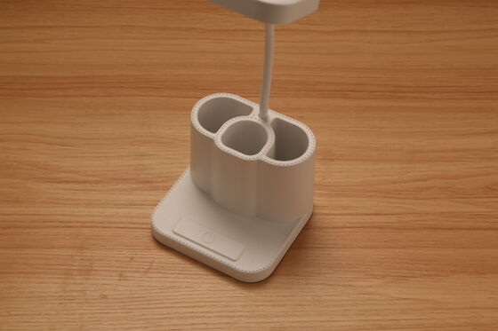 Lampe de table LED de salle d'étude Conçue pour améliorer l'ambiance de la chambre à coucher Offrant une construction et un éclairage durables avec un emballage compact