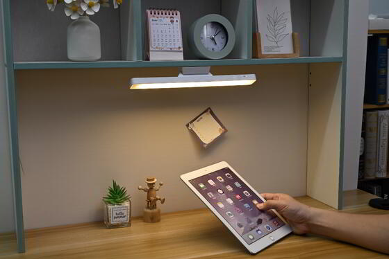 Forte adsorption magnétique LED Protection des yeux Rechargeable 800mA Lampe Lumière froide Alimenté par USB Lampes d'apprentissage