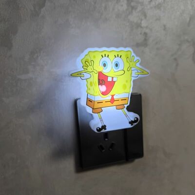 Veilleuse enfichable, alimentation secteur, tension 110-240V, fournissant un éclairage constant et économe en énergie pour de multiples environnements