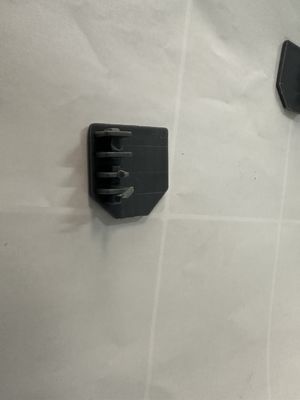 Convient pour le grillage intérieur et extérieur Accessoires de grille invisibles Modèle de bouchon de fin de piste en aluminium Type 20 mm Composants durables