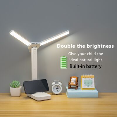 Lampe de table à LED à réglage de luminosité à trois niveaux fournissant une solution d'éclairage pour les environnements de travail, d'étude et de détente