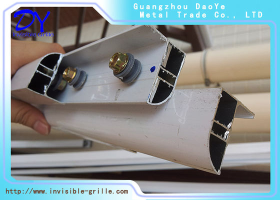 Voie ferroviaire en aluminium blanche du gris 1.5mm pour le gril invisible d'enfants